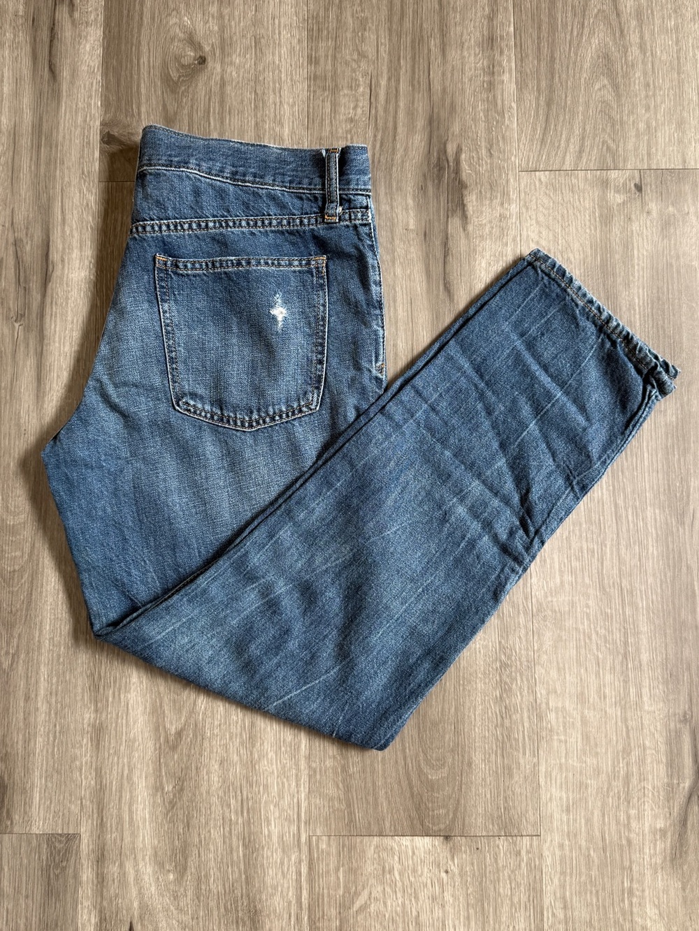 Gap women’s blue straight leg denim jeans with distressed details size 29
